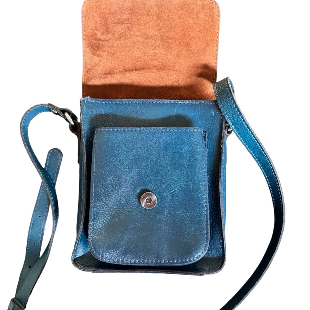 SOLD>>>>Patricia Nash- leather crossbody purse - Picture 3 of 7